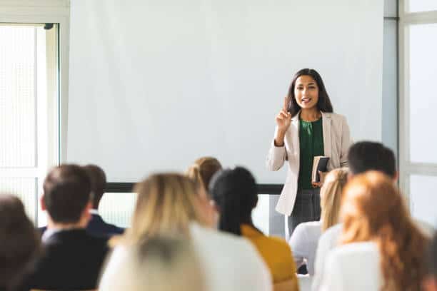 Keuntungan Organisasi Dalam Mengembangkan Public Speaking