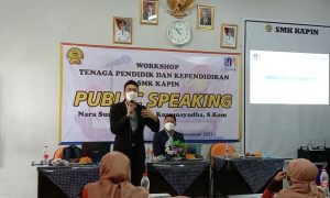 Pentingnya Guru dengan Keterampilan Berbicara di Depan Umum yang Baik