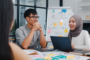 Strategi Komunikasi dengan Sesama Karyawan